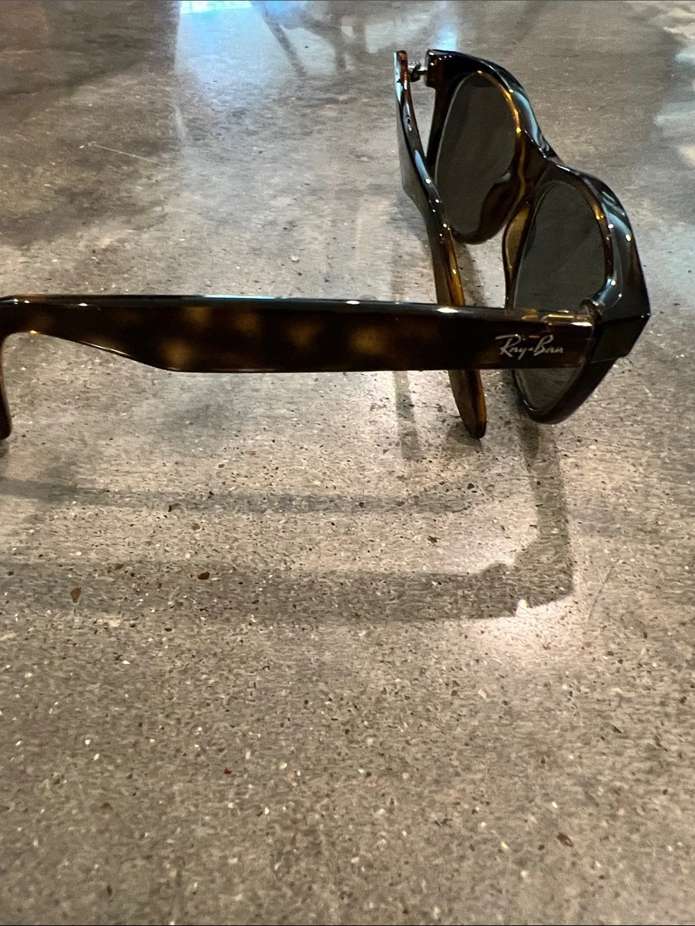 Ray-Ban brown pattern Sunglasses with Brown Case